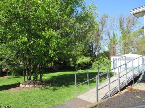 15 Morningside Dr, Belvidere, NJ 07823-2915
