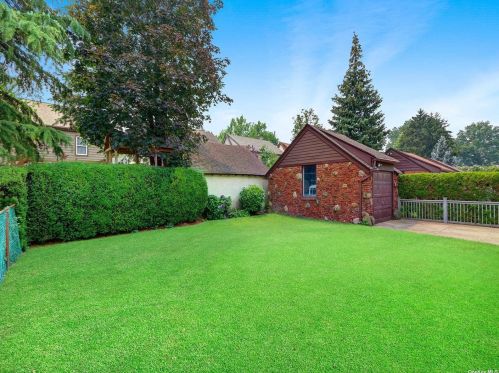 20 Marshall Ave, Floral Park NY  11001-3201 exterior