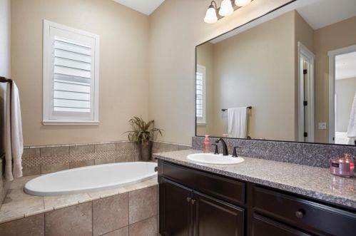 239 Clendenin Pkwy, Ripon CA  95366-9497 exterior