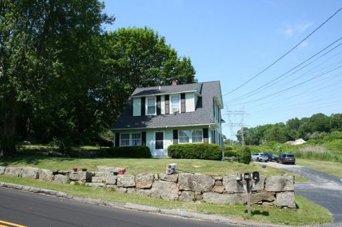 91 Lathrop Rd, Uncasville, CT 06382-2614