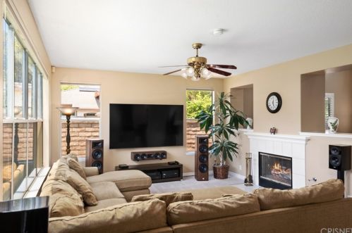 490 Tree Hollow Ct, Simi Valley CA  93065-7311 exterior