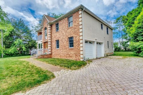 16 Douglas Rd, East Brunswick, NJ 08816-3729