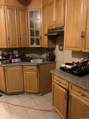 717 181st St, Bronx, NY 10457-2751