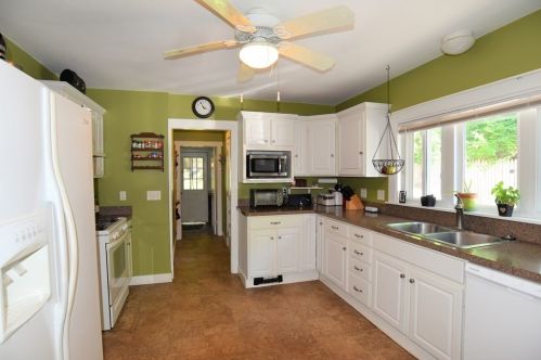 56 High St, Royalston, MA 01331-2523