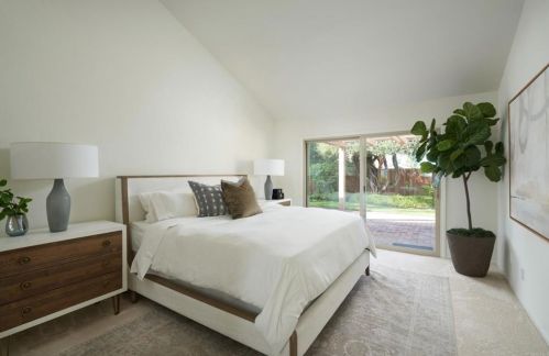 757 Rocking Horse Rd, Vista CA  92081-6740 exterior