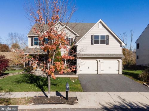 23 Millbrook Ct, Easton, PA 18045-7476