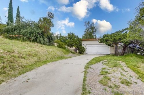 8550 Rockledge Rd, La Mesa, CA 91941-7924