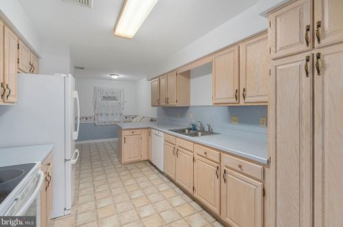 7772 Cross Creek Cir, Breinigsville PA  18031-1317 exterior