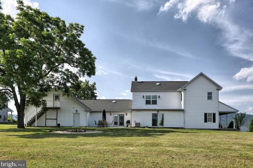 102 Allegheny Ln, Carlisle PA  17013-9103 exterior