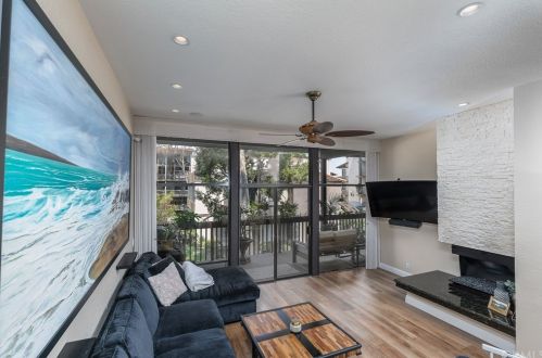 6203 Marina Pacifica Dr, Long Beach, CA 90803-3892