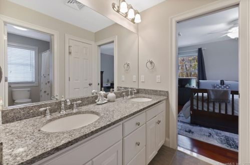 42 Vintage Ln, Wapping CT  06074-1616 exterior