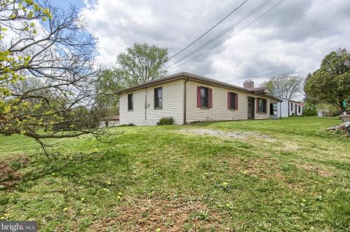 17 Oak Ave, West Enola, PA 17025-1018