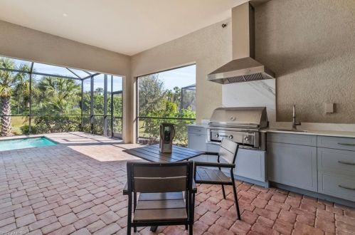 2754 Aviamar Cir, Naples FL 34114-0097 exterior