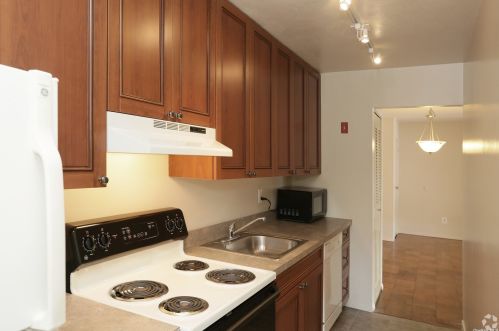 401 Marine Ln, Babylon NY  11704-8208 exterior