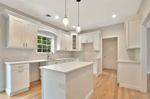55 Shinnecock Dr, Scotts Beach, NY 11789-2456
