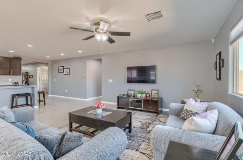 828 Placita Pozanco, Green Valley AZ  85614-3807 exterior