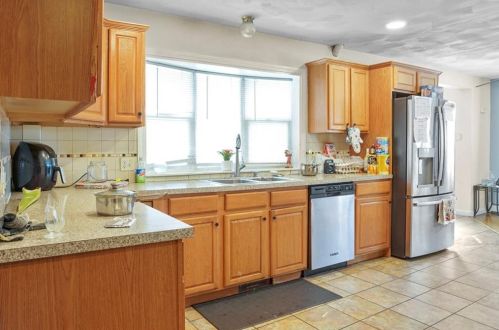 79 Lowell Ave, Providence RI  02909-4621 exterior