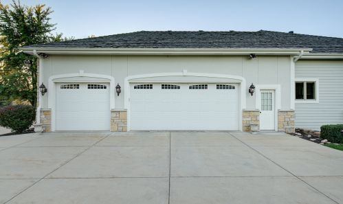 1410 Bristlecone Dr, Chenequa WI  53029-8653 exterior