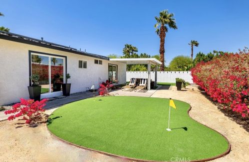 2221 Francis Dr, Palm Springs CA  92262-2553 exterior