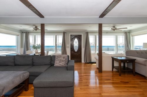 799 Ocean Blvd, Hampton NH  03842-4307 exterior