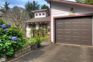 2020 Crestline Dr, Waldport, OR 97394-9457