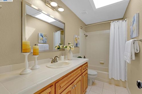 7426 Stonedale Dr, Pleasanton CA  94588-3737 exterior