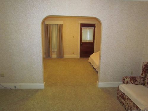 32 Denison Ave, Groton CT  06340-4415 exterior