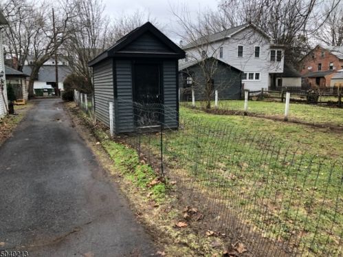 313 2nd St, Belvidere NJ  07823-1517 exterior