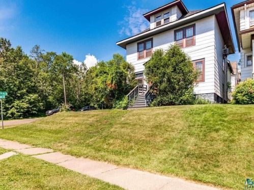 2429 6th St, Duluth, MN 55806-1532
