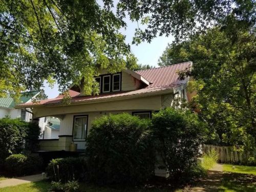 316 William St, Earlville, IA 52041-2546