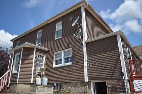 25 Margerie St, Norwich, CT 06360-2828