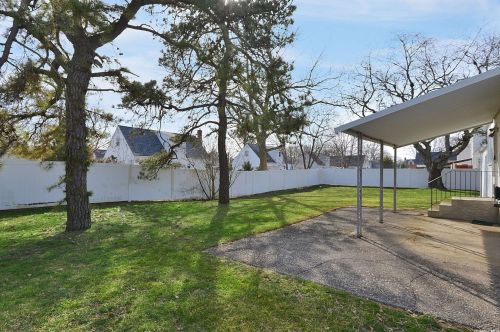 88 27th St, Copiague NY  11726-2622 exterior