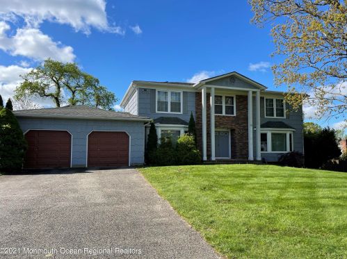 12 Bunker Hill Rd, East Freehold, NJ 07728-1381