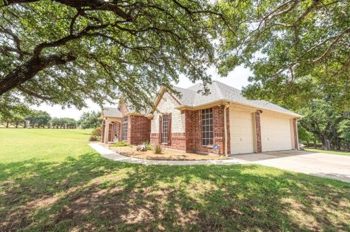 145 Hidden Hills Ln, Fort Worth, TX 76108-9241