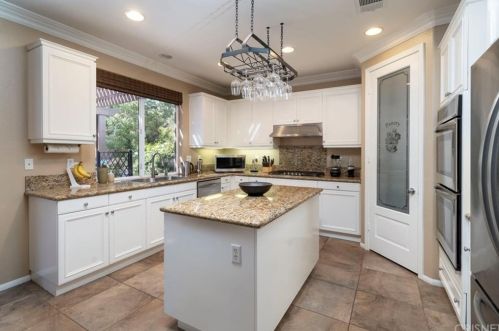 29236 Discovery Ridge Dr, Santa Clarita CA  91390-5761 exterior