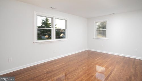 4 Locust Ave, Columbus NJ  08022-9504 exterior