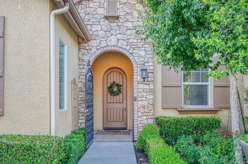 2574 Utah Ave, Fresno CA  93720-3977 exterior