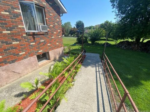 127 South St, Marlborough NY  12542-5630 exterior