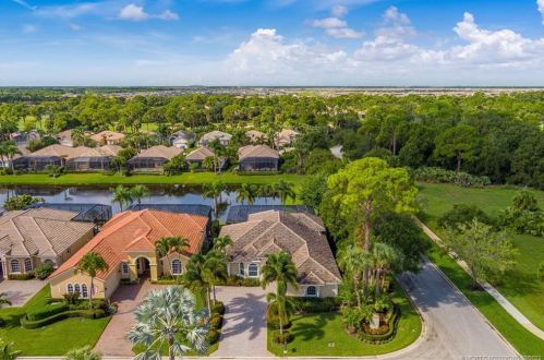 8801 One Putt Pl, Fort Pierce FL  34986-3068 exterior