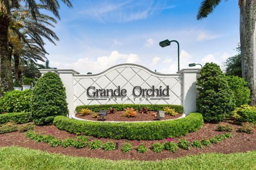 6711 Royal Orchid Cir, Delray Beach FL  33446-4338 exterior