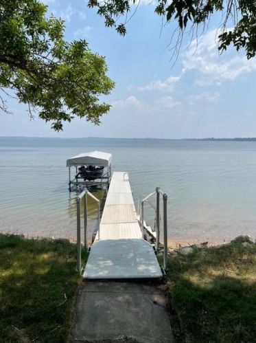 812 Lake Shore Dr, Battle Lake, MN 56515-4047