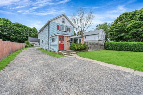 61 Grove Ave, Canaan Lake, NY 11772-4113