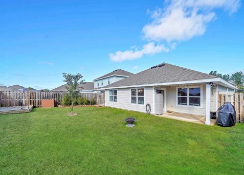 660 Earl Godwin Rd, Freeport, FL 32439-2761