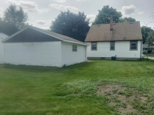 6110 Idaho St, Milwaukee, WI 53219-3042