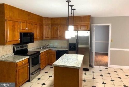 175 Fairhill Dr, Wilmington DE  19808-4312 exterior