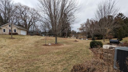 1411 Meadowbrook Dr, Cleveland WI  53015-1475 exterior