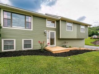 30 Autumn Dr, Johnson City, TN 37615-3303