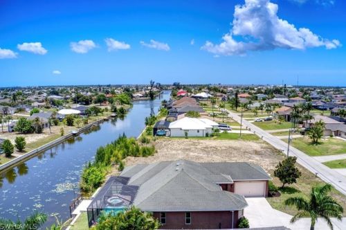 928 36th Ter, Cape Coral, FL 33914-5202