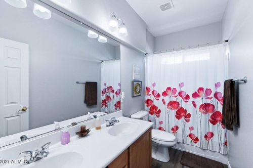 16811 27th Ave, Phoenix AZ 85027-1805 exterior