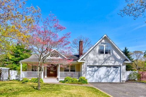 83 Elliot Ave, Lake Grove, NY 11755-2043
